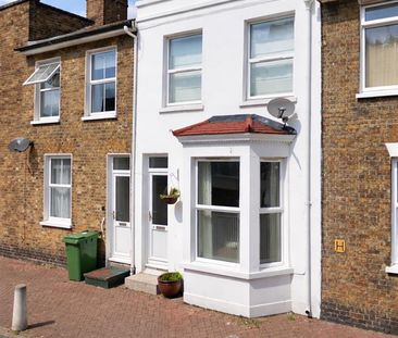 Alma Street, Sheerness ME12, London - Photo 2