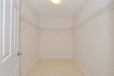 For Lease - 4 Applegate Drive, East Gwillimbury, Ontario - Photo 4