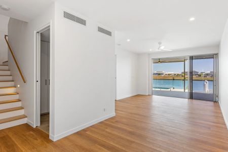 Tri-Level Waterfront Townhouse with Private Pool, Pontoon & Premium Finishes CONTACT JULIE SYKES 0438 050 110 - Photo 4