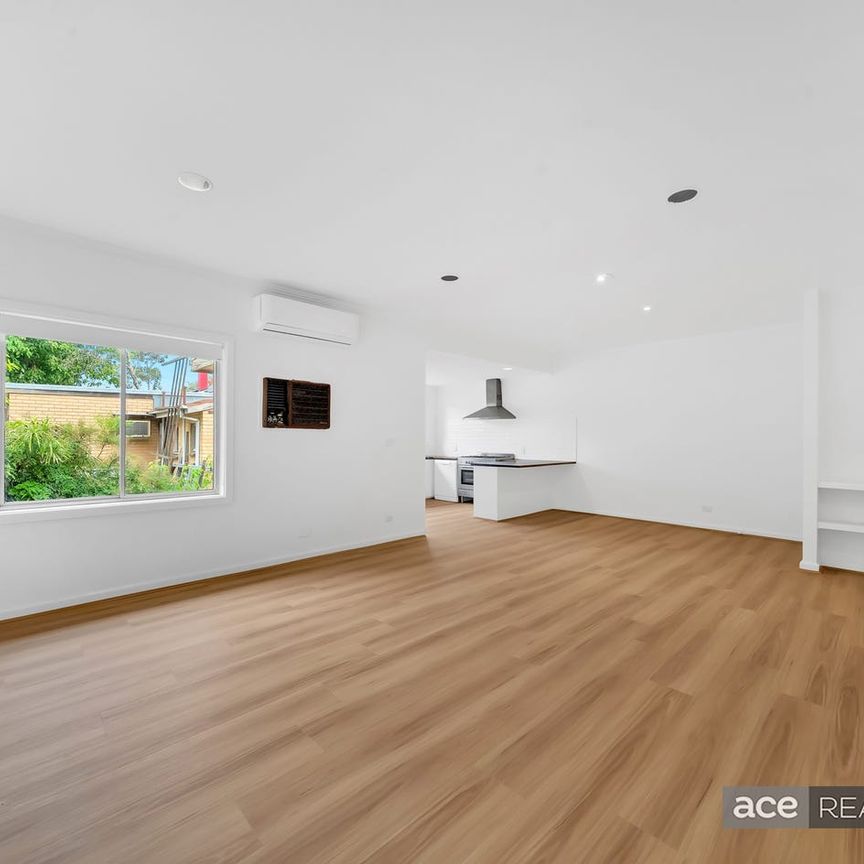Spacious Contemporary Family Home in Prime Greensborough Location - Photo 1