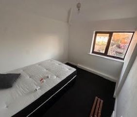 Room in a Shared House, Neville Place, LS9 - Photo 1