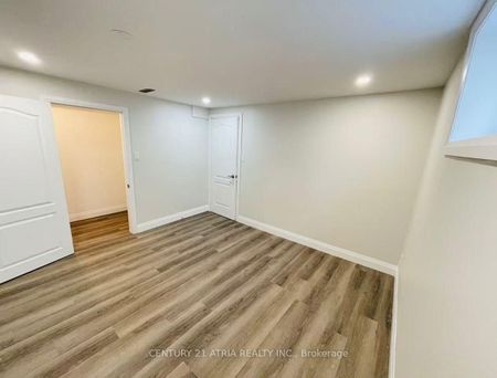 For Lease - 3260 Oakglade Crescent Unit# basement, Mississauga, Ontario - Photo 2