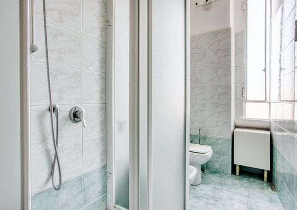 Large single room with balcony in Milan