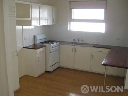 “Light, bright one bedroom on the first floor” - Photo 3