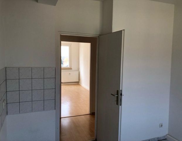 2 Raumwohnung mit Balkon und Weitblick im Leipziger Süden, Bad mit Dusche, 3. OG - Photo 1