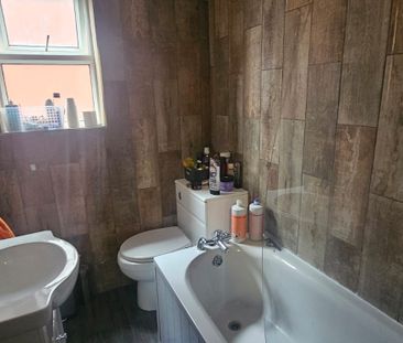 8 Bed - 11 Headingley Avenue, Headingley, Leeds - LS6 3ER - Student - Photo 3