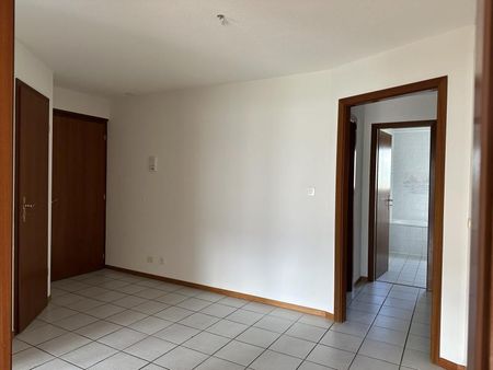 Joli appartement de 4 1/2 pièces dans un quartier verdoyant - Photo 2