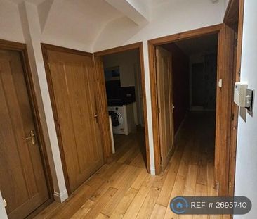 1 bedroom in a flat share to rent - Photo 2