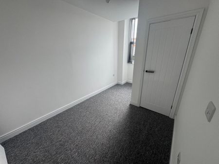 2 bed Flat - To Let - Photo 4