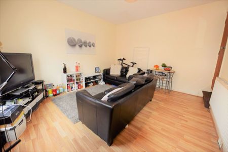 2 bedroom House in Harold View, Leeds - Photo 4