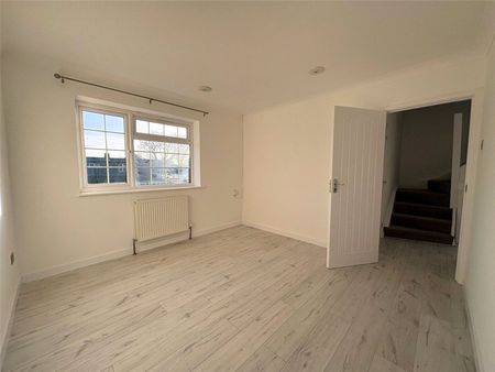 Hazel Road, Mytchett, Camberley, Surrey, GU16 - Photo 5