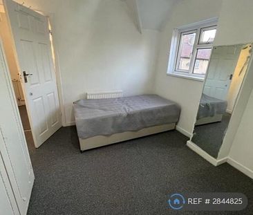 2 bedroom semi-detached house to rent - Photo 5