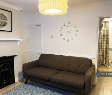 3 bedroom end of terrace house to rent - Photo 1