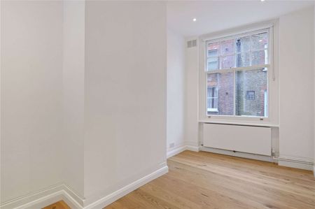 Set on the first floor of a popular mansion block in Bloomsbury, we offer this recently refurbished two bedroom apartment. - Photo 3