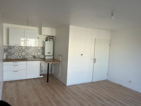 location Appartement T2 DE 43.44m² À ELANCOURT - Photo 4