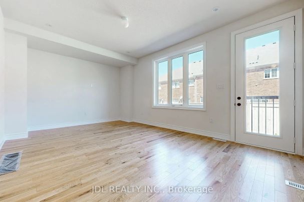 Condo Townhouse For Lease | N9249432 - Photo 1