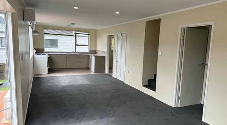 Newly renovated 3 bedroom home - Photo 3