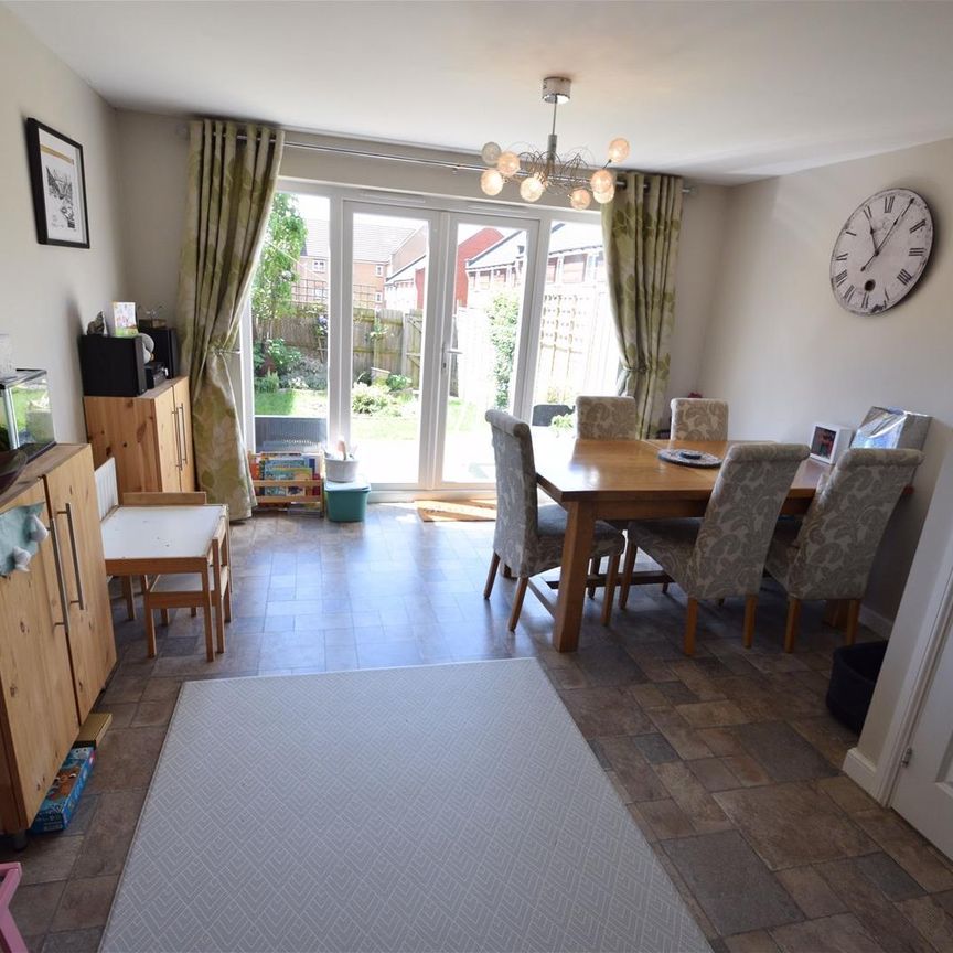 St. Lucia Crescent, Bristol - Photo 1