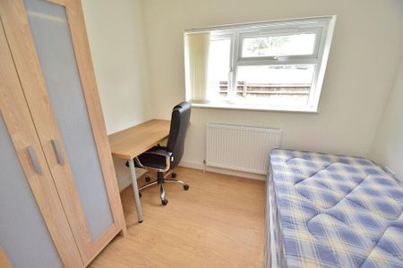 7 bedroom semi-detached house to rent - Photo 2