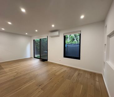 3/25 Eisenhower Street, Reservoir VIC 3073 - Photo 1