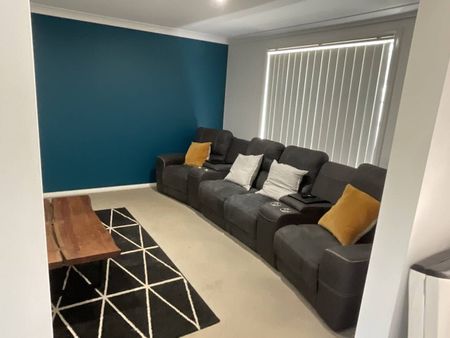 FAMILY FOUR BEDROOM IN OXLEY VALE - Photo 3