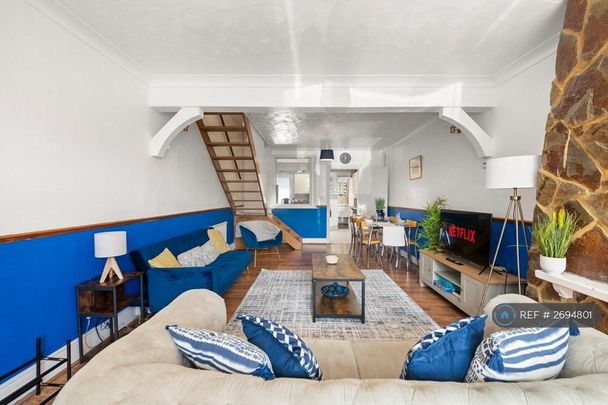 2 bedroom terraced house to rent - Photo 1