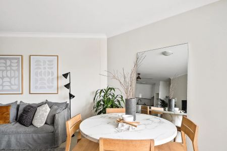 Extra spacious retreat of style and quality - Photo 3