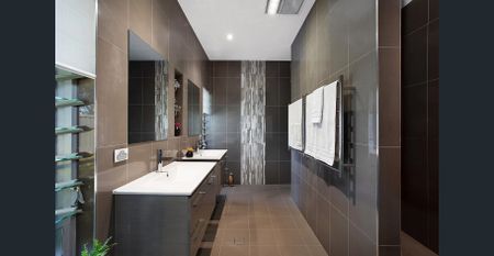 Bespoke family luxury in prized beachside setting - Photo 4