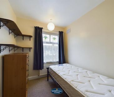 3 bedroom end of terrace house to rent - Photo 6