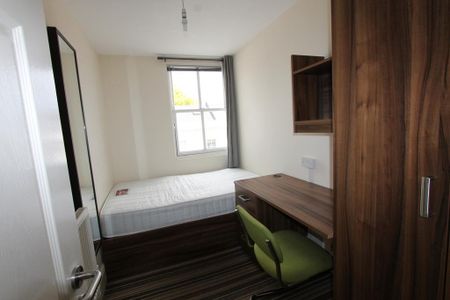 5 bedroom flat to rent - Photo 3