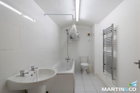 3 bedroom flat to rent - Photo 2