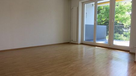 Schöne 4.5 Zimmer Wohnung in Schwamedingen - Photo 2