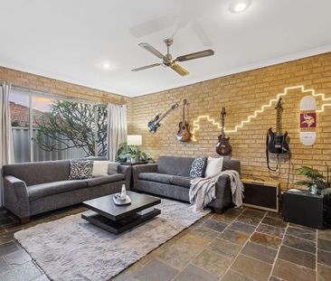 Waiting for you! - Photo 1