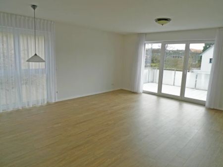 TOP moderne 2,5 Zimmerwohnung in zentraler Lage mit großem Balkon in Reichenbach zu vermieten - Photo 2