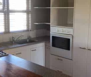 3 Bedroom, 2 heatpumps, garage, sunny BBQ area - Photo 2