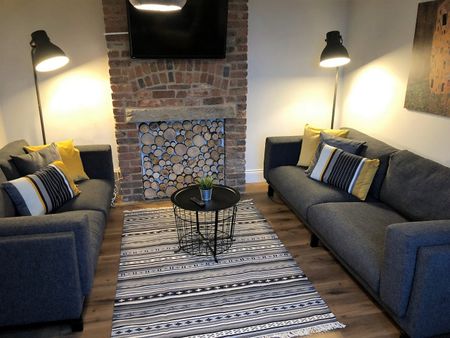 6 Bed Semi-Detached House, Crookesmoor Road, S6 - Photo 3