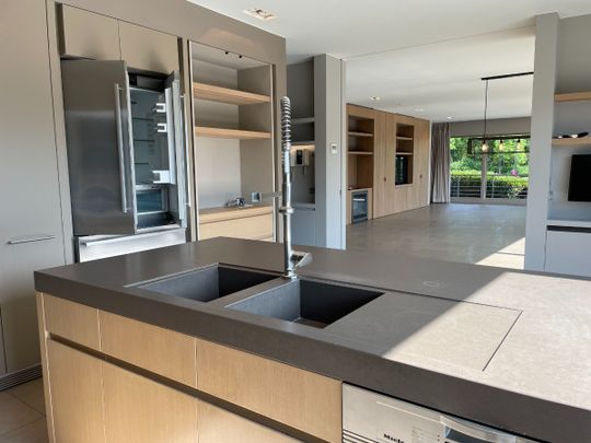 LUXE APPARTEMENT + zeer riant zongericht terras, dubbele garage & (wijn)kelder - Photo 1