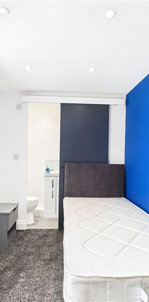Room 2 - Photo 1
