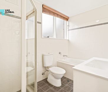 Renovated in Crestwood Catchment! - Photo 6