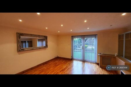 4 bedroom terraced house to rent - Photo 3