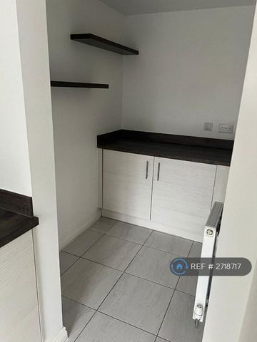 4 bedroom detached house to rent - Photo 3