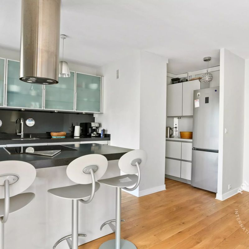 Etage élevé avec balcon- Champs de Mars - Photo 1