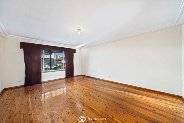 Spacious Newly Renovated 7-Bedroom, 2-Storey Home - Ideal for Multi-Generational Living - Photo 1