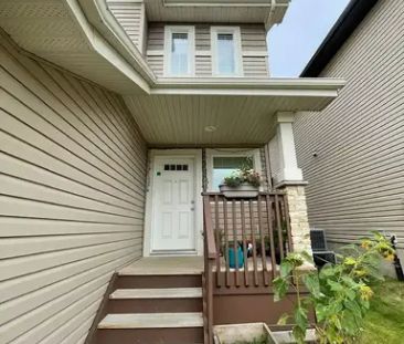 Three bedroom (Carpet), two and a half washroom, Duplex- Tamarak Co... - Photo 1