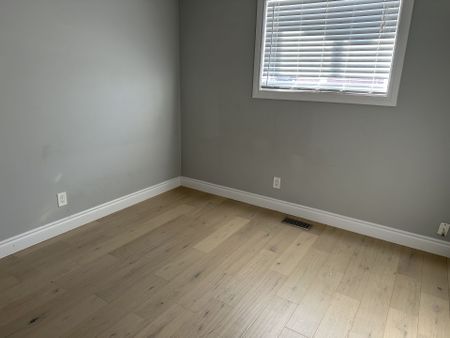 For Lease - 388 Parkwood Avenue Unit# Upstair Floor, Bradford West Gwillimbury, Ontario - Photo 3