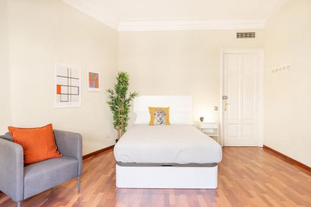 Via Laietana, Barcelona, Catalonia 08003 - Photo 5