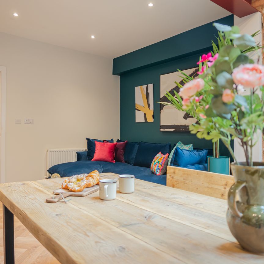 Mostyn Road Room 3 - Photo 1