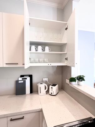 Surrey Hills - Photo 1