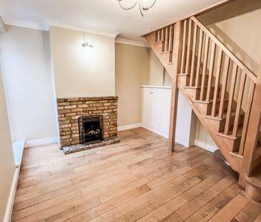 2 bed terraced house to rent in Elm Cottages, Holyport Street, Maid... - Photo 2