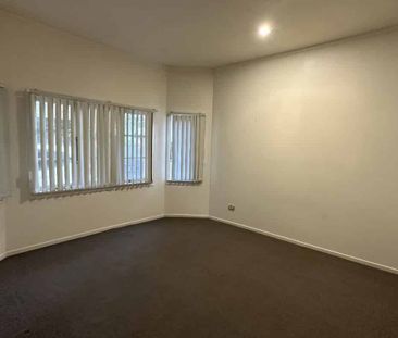 54 Lynwood Road, New Lynn, Auckland - Photo 3